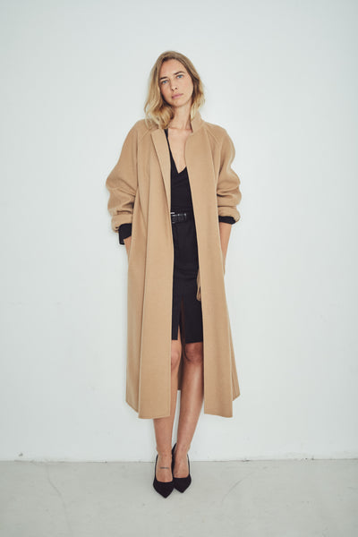 LE MANTEAU LONG EN CACHEMIRE