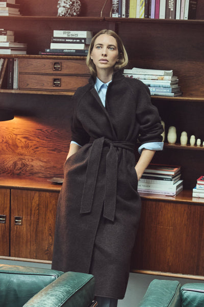 LE MANTEAU LONG EN CACHEMIRE