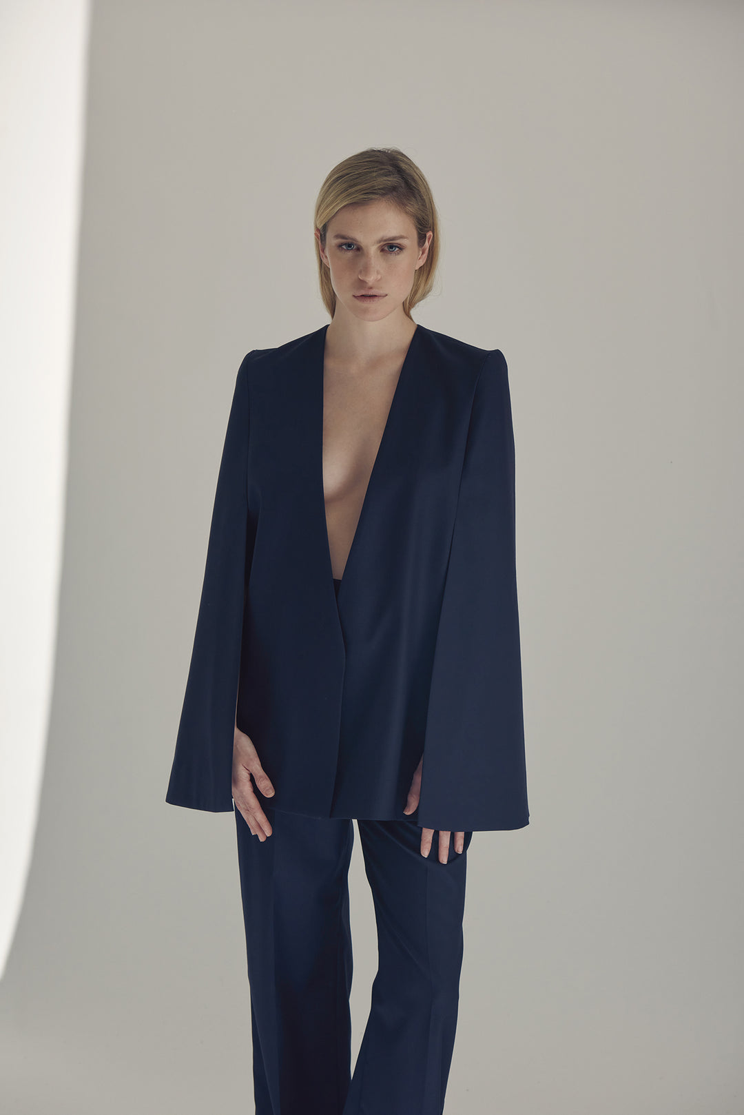 Poncho Cape Blazer Élégante Femme – Manches Fendues – Veste Costume Ouverte – Printemps/Été