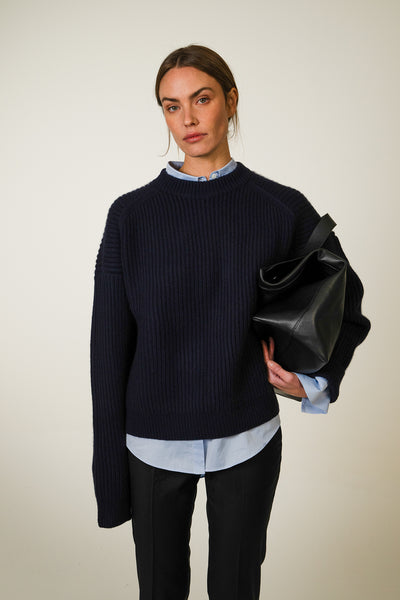 THE 100% CASHMERE ROUND NECK SWEATER