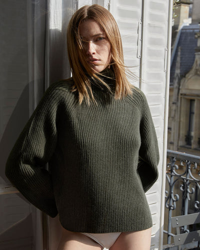 THE 100% CASHMERE SWEATER