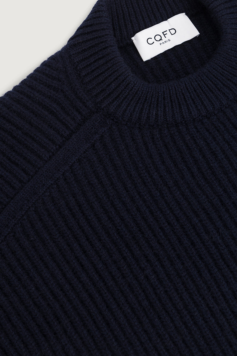 THE 100% CASHMERE ROUND NECK SWEATER