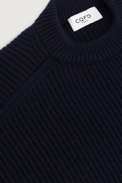 THE 100% CASHMERE ROUND NECK SWEATER