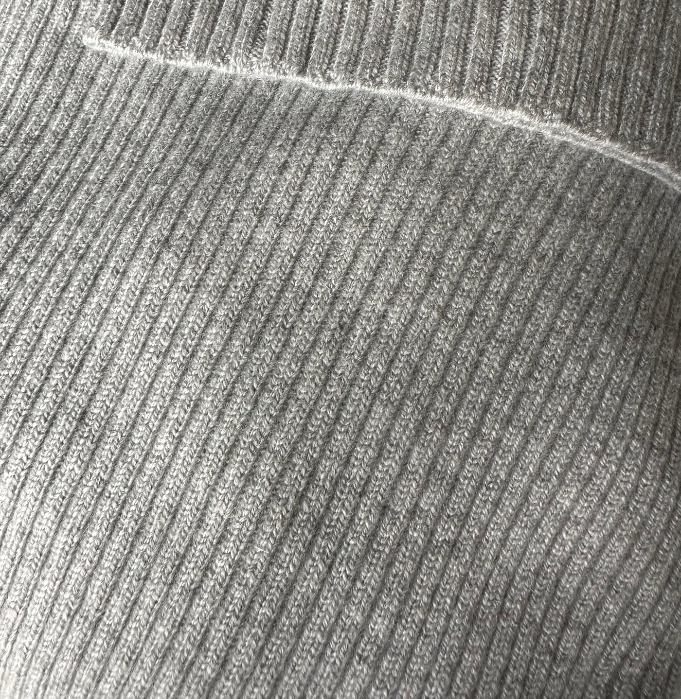 THE 100% CASHMERE SWEATER