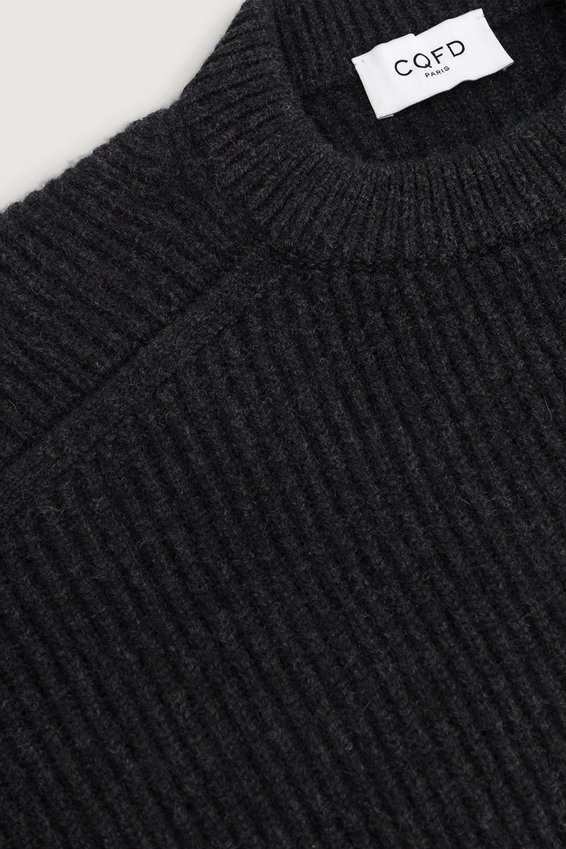 THE 100% CASHMERE ROUND NECK SWEATER
